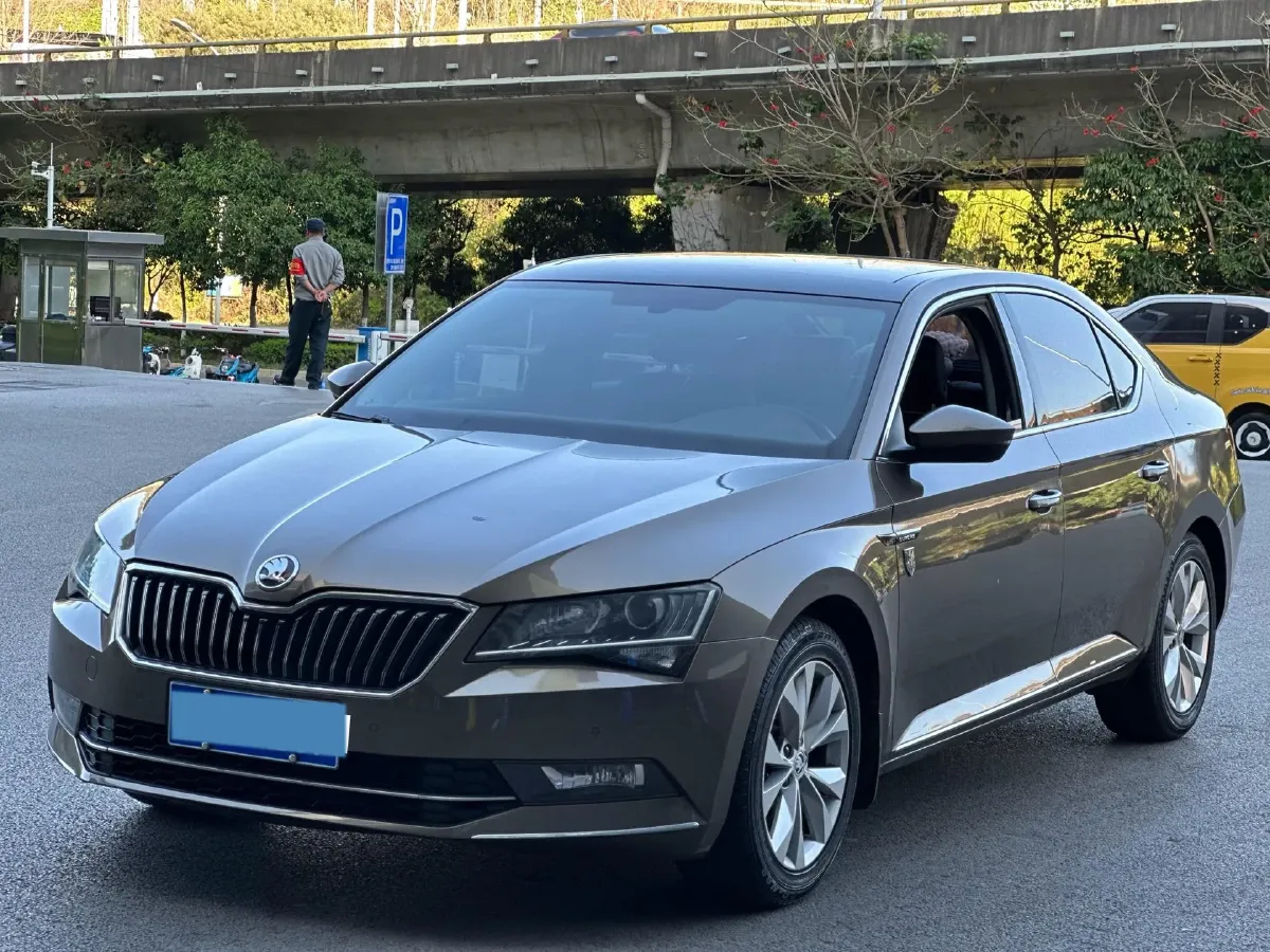 2018 Skoda Superb 1.8T 180HP L4 7DCT,autocango,china used car exporter,china ev exporter,chinese used car exporter,chinese used ev exporter