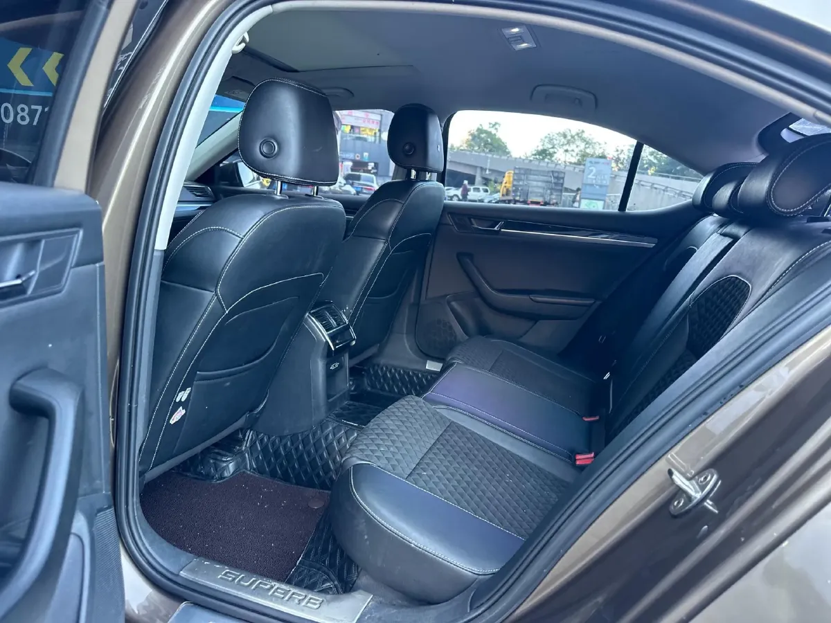 2018 Skoda Superb 1.8T 180HP L4 7DCT,autocango,china used car exporter,china ev exporter,chinese used car exporter,chinese used ev exporter