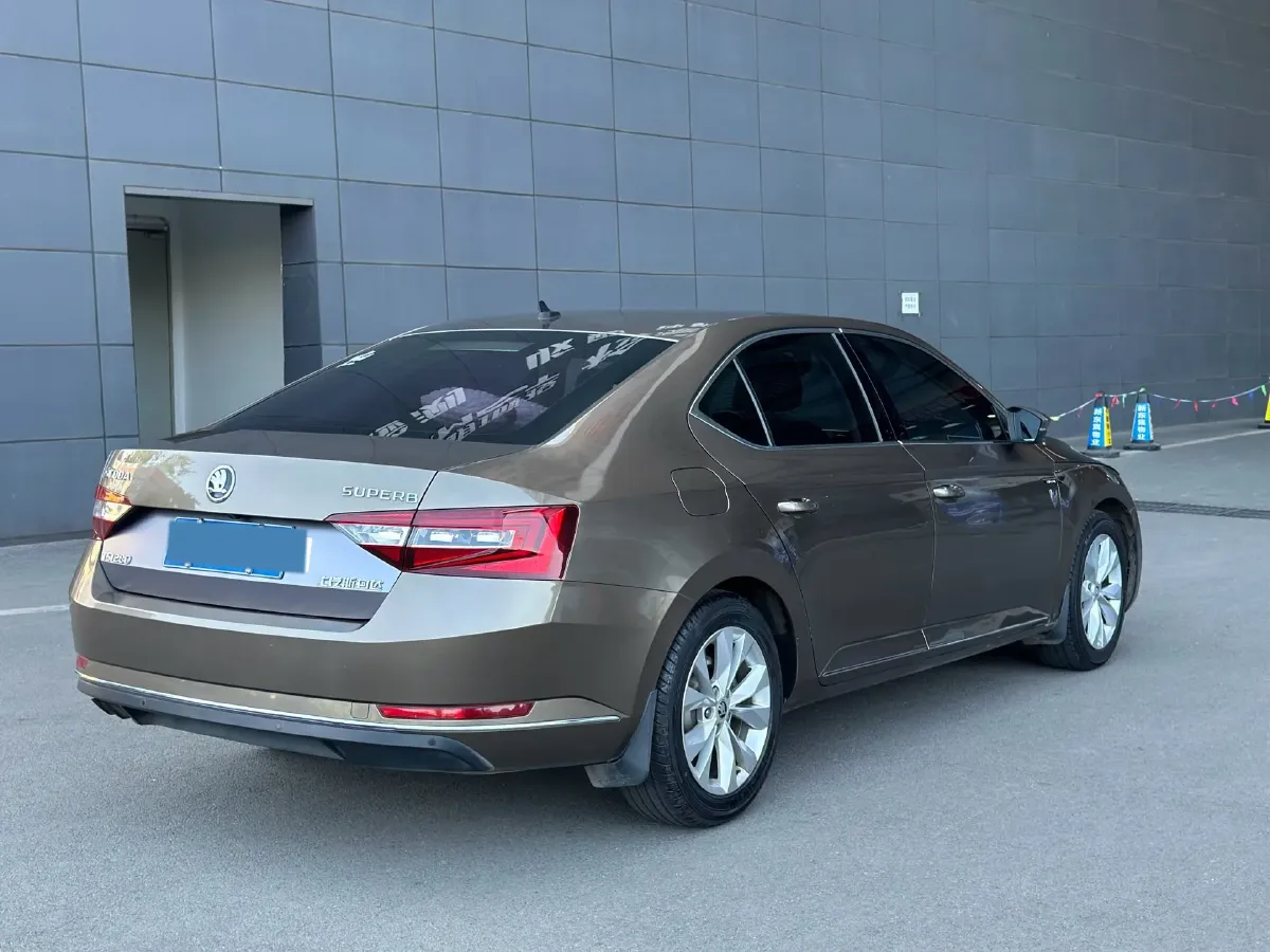 2018 Skoda Superb 1.8T 180HP L4 7DCT,autocango,china used car exporter,china ev exporter,chinese used car exporter,chinese used ev exporter