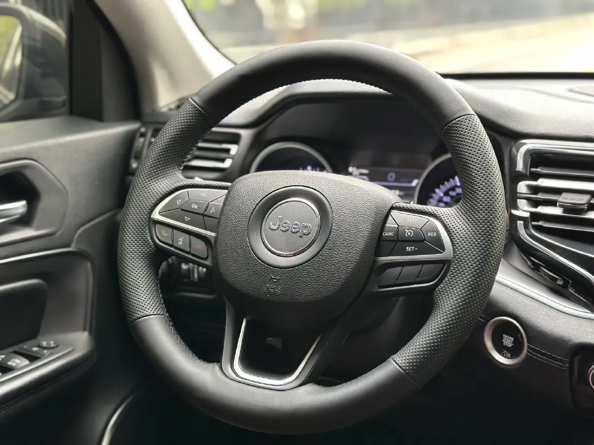 2018 Jeep Commander 2.0T 265HP L4 9AT,autocango,china used car exporter,china ev exporter,chinese used car exporter,chinese used ev exporter