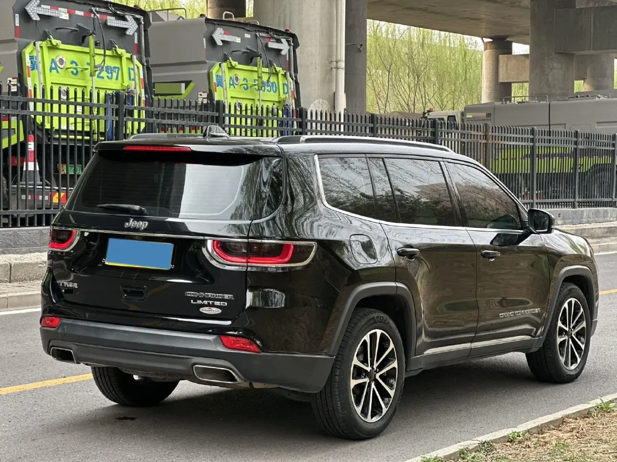 2018 Jeep Commander 2.0T 265HP L4 9AT,autocango,china used car exporter,china ev exporter,chinese used car exporter,chinese used ev exporter