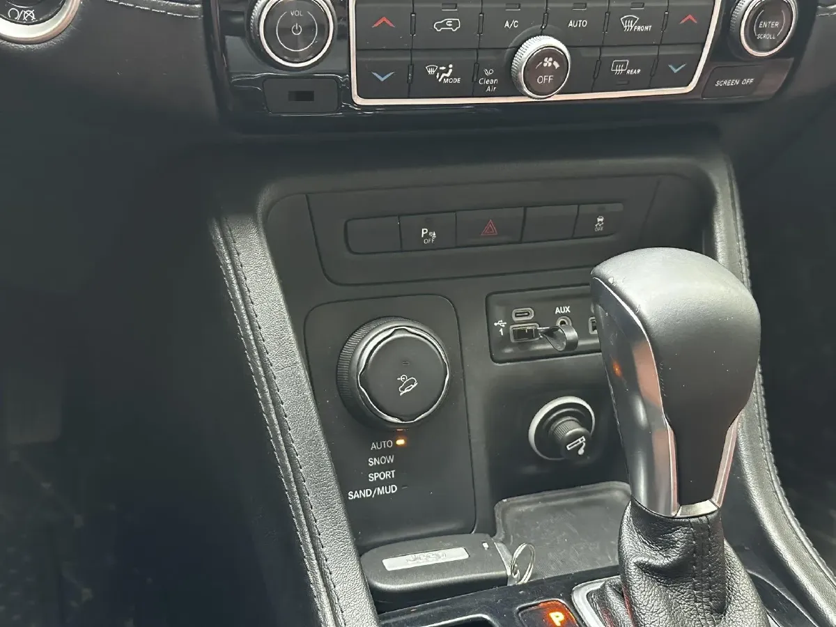 2018 Jeep Commander 2.0T 265HP L4 9AT,autocango,china used car exporter,china ev exporter,chinese used car exporter,chinese used ev exporter