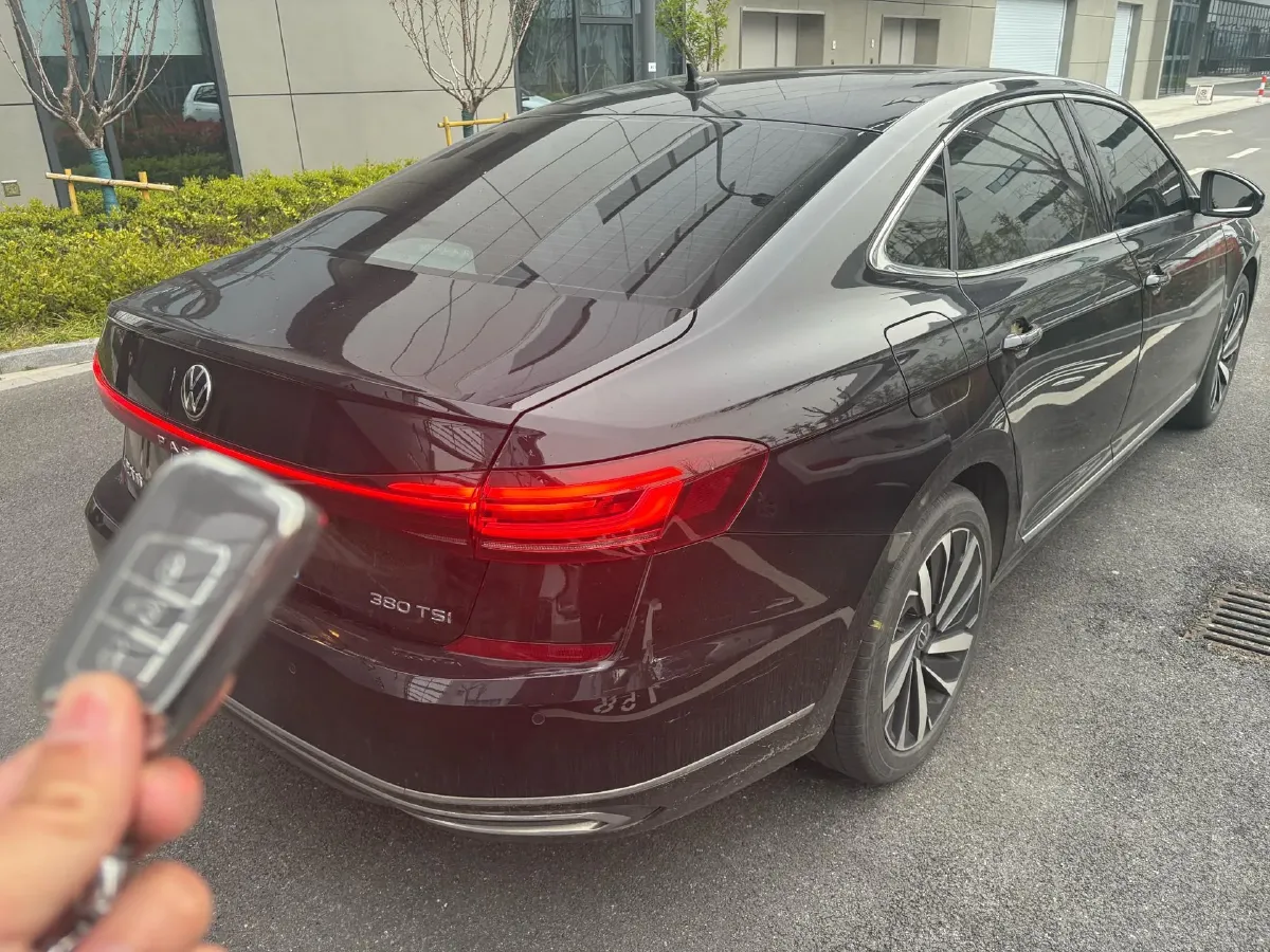 2024 Volkswagen Passat 2.0T 220HP L4 7DCT,autocango,china used car exporter,china ev exporter,chinese used car exporter,chinese used ev exporter