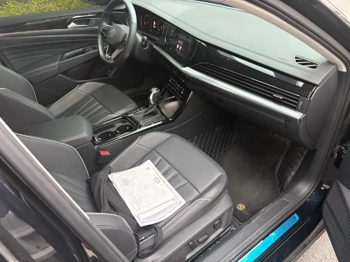 2024 Volkswagen Passat 2.0T 220HP L4 7DCT,autocango,china used car exporter,china ev exporter,chinese used car exporter,chinese used ev exporter