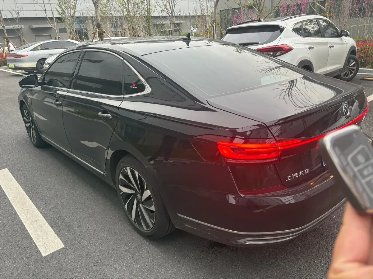 2024 Volkswagen Passat 2.0T 220HP L4 7DCT,autocango,china used car exporter,china ev exporter,chinese used car exporter,chinese used ev exporter