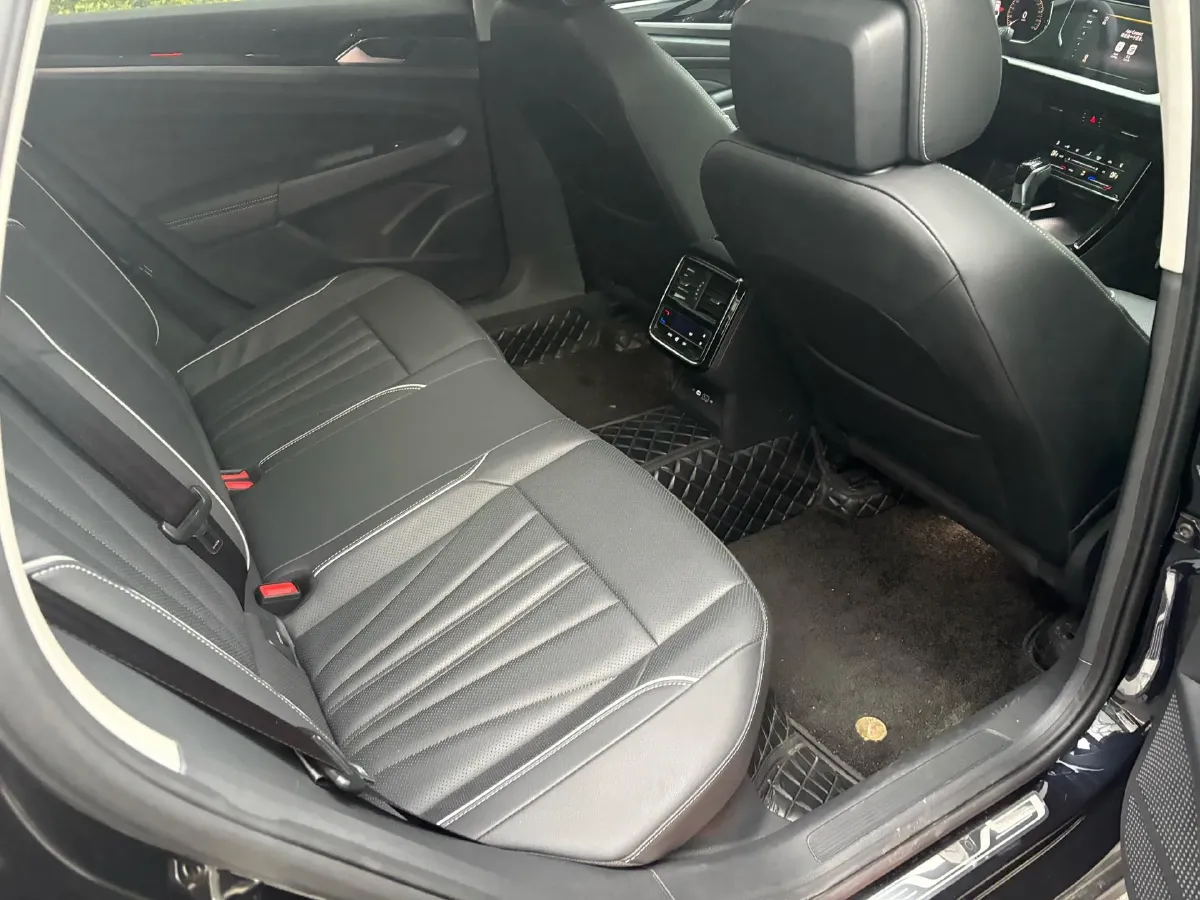 2024 Volkswagen Passat 2.0T 220HP L4 7DCT,autocango,china used car exporter,china ev exporter,chinese used car exporter,chinese used ev exporter