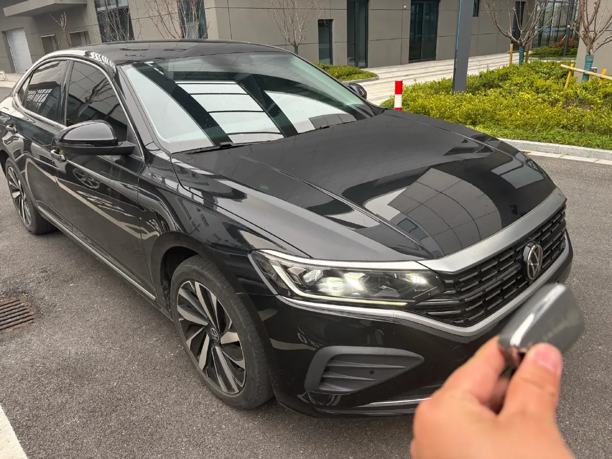 2024 Volkswagen Passat 2.0T 220HP L4 7DCT,autocango,china used car exporter,china ev exporter,chinese used car exporter,chinese used ev exporter