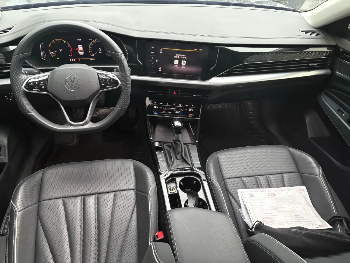 2024 Volkswagen Passat 2.0T 220HP L4 7DCT,autocango,china used car exporter,china ev exporter,chinese used car exporter,chinese used ev exporter