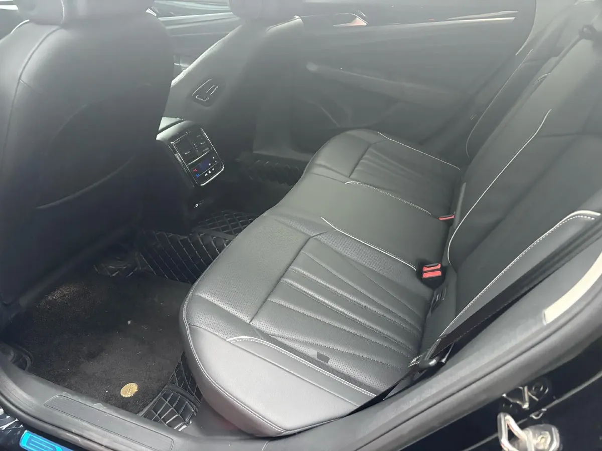 2024 Volkswagen Passat 2.0T 220HP L4 7DCT,autocango,china used car exporter,china ev exporter,chinese used car exporter,chinese used ev exporter