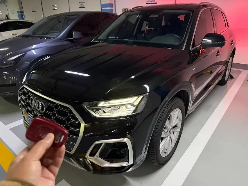 2022 Audi Q5L 2.0T 190HP L4 7DCT,autocango,china used car exporter,china ev exporter,chinese used car exporter,chinese used ev exporter