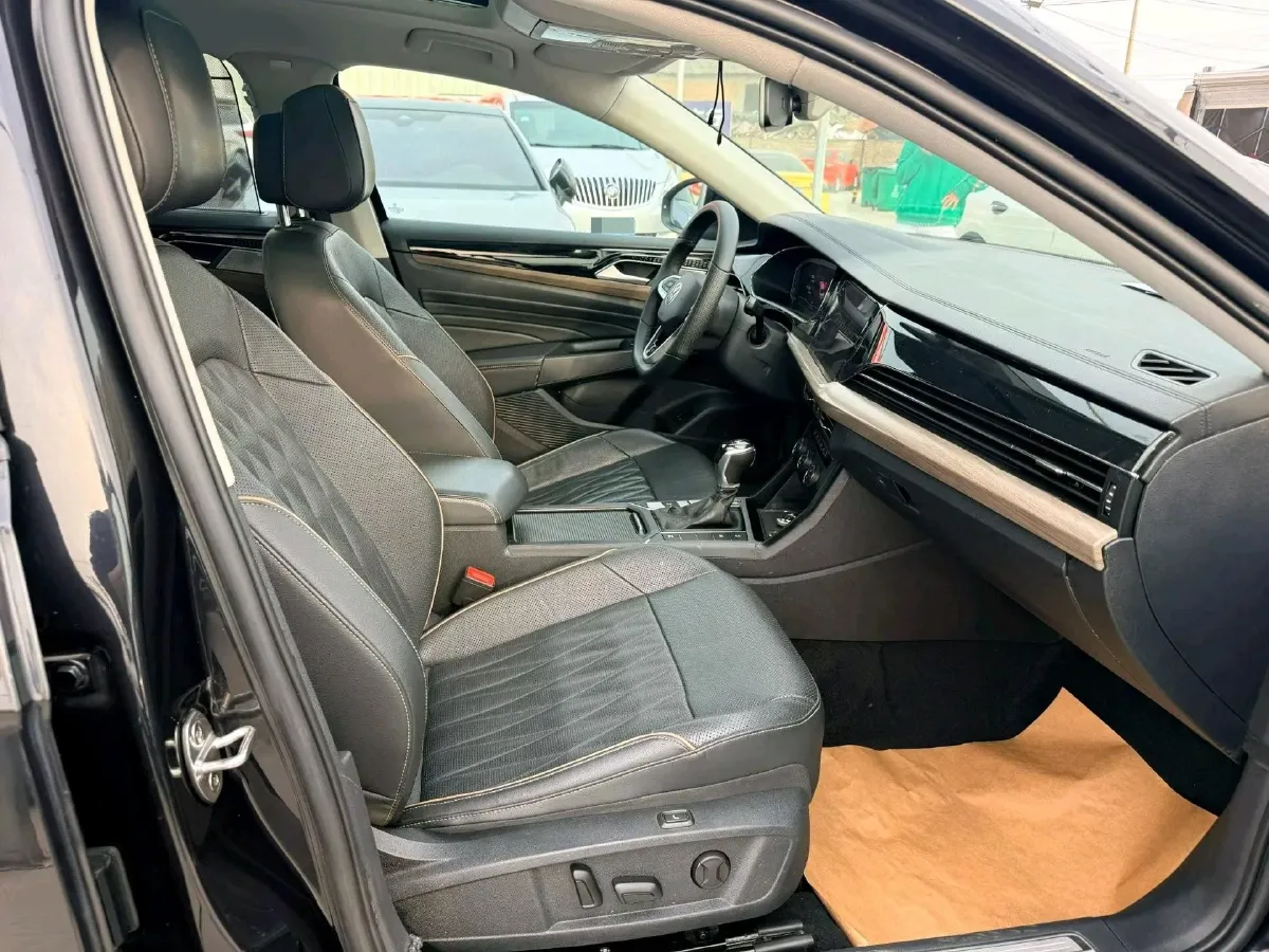2019 Volkswagen Passat 2.0T 186HP L4 7DCT,autocango,china used car exporter,china ev exporter,chinese used car exporter,chinese used ev exporter