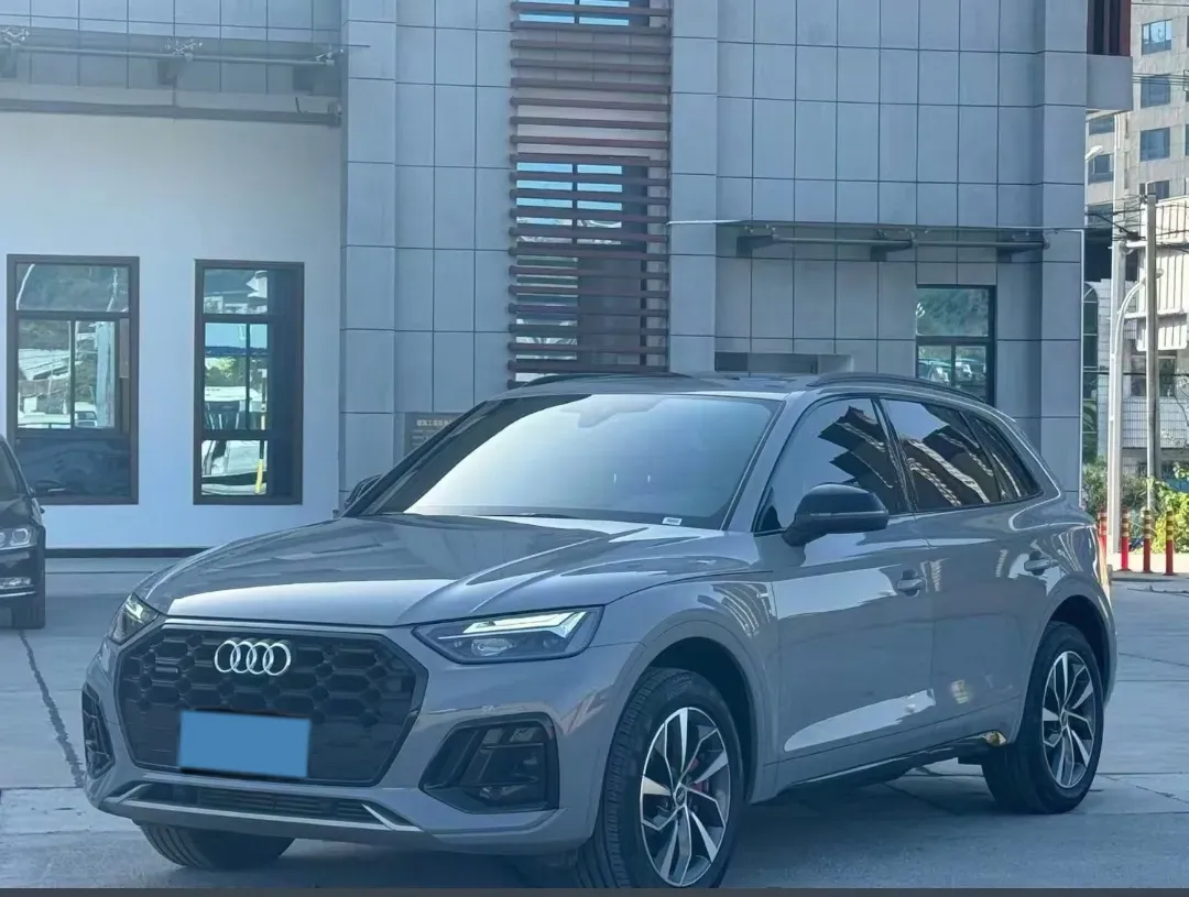 2025 Audi Q5L 2.0T 190HP L4 7DCT,autocango,china used car exporter,china ev exporter,chinese used car exporter,chinese used ev exporter