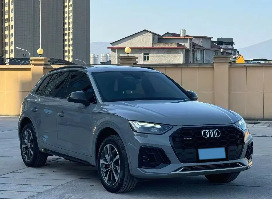 2025 Audi Q5L 2.0T 190HP L4 7DCT,autocango,china used car exporter,china ev exporter,chinese used car exporter,chinese used ev exporter