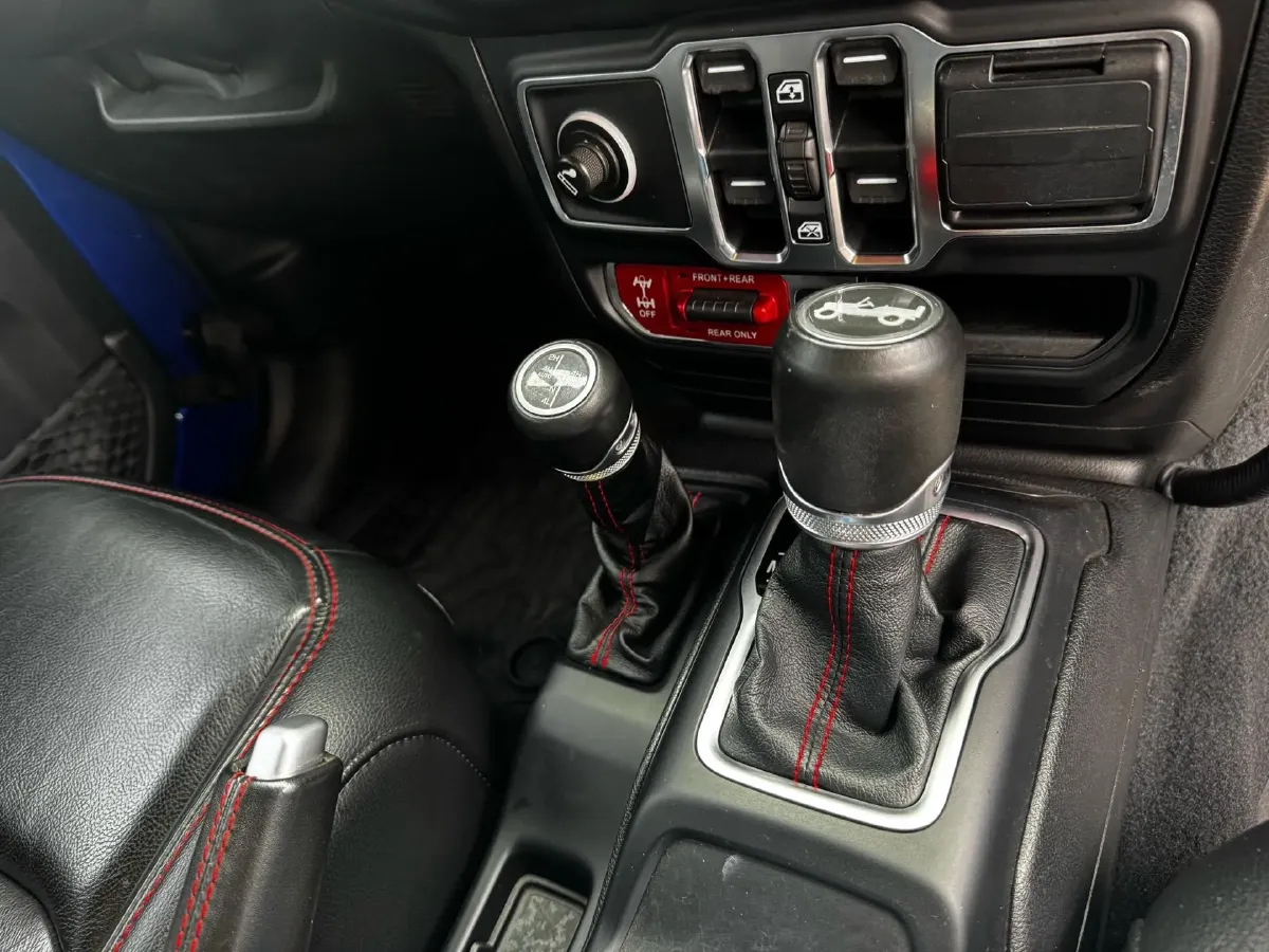 2021 Jeep Wrangler 2.0T 266HP L4 8AT,autocango,china used car exporter,china ev exporter,chinese used car exporter,chinese used ev exporter