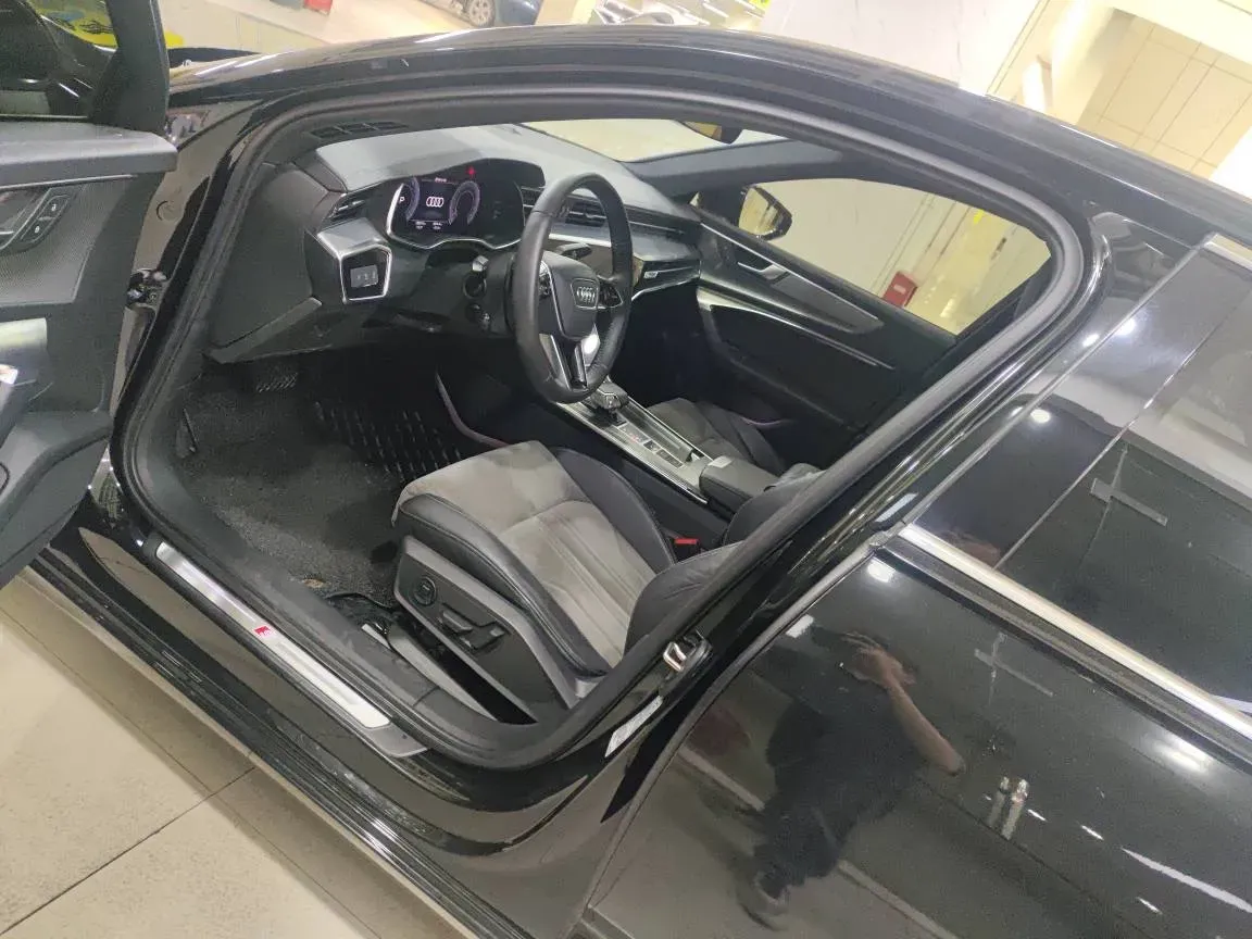 2020 Audi A6L 2.0T 224HP L4 7DCT,autocango,china used car exporter,china ev exporter,chinese used car exporter,chinese used ev exporter