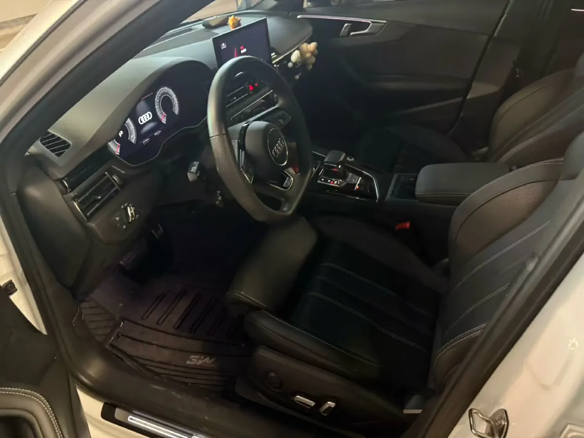 2024 Audi A4L 2.0T 190HP L4 7DCT,autocango,china used car exporter,china ev exporter,chinese used car exporter,chinese used ev exporter