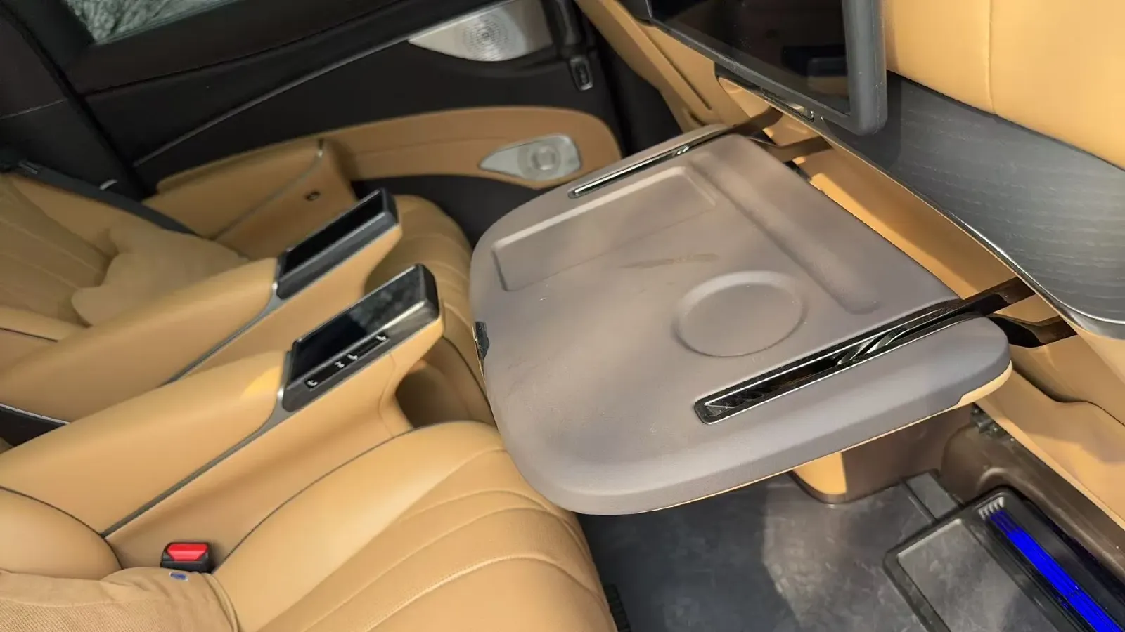 2024 Denza D9 1.5T 139HP L4 E-CVT PHEV 40KWH,autocango,china used car exporter,china ev exporter,chinese used car exporter,chinese used ev exporter