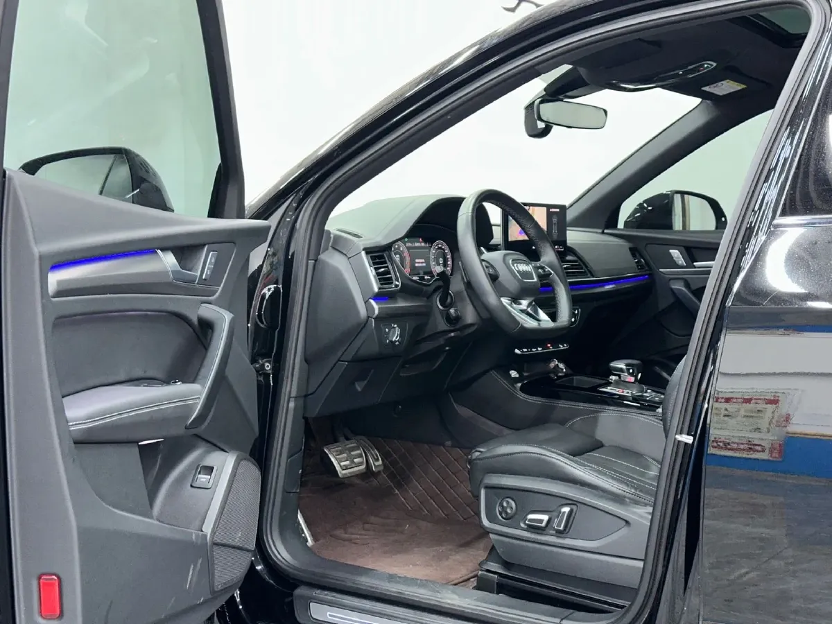 2023 Audi Q5L 2.0T 190HP L4 7DCT,autocango,china used car exporter,china ev exporter,chinese used car exporter,chinese used ev exporter