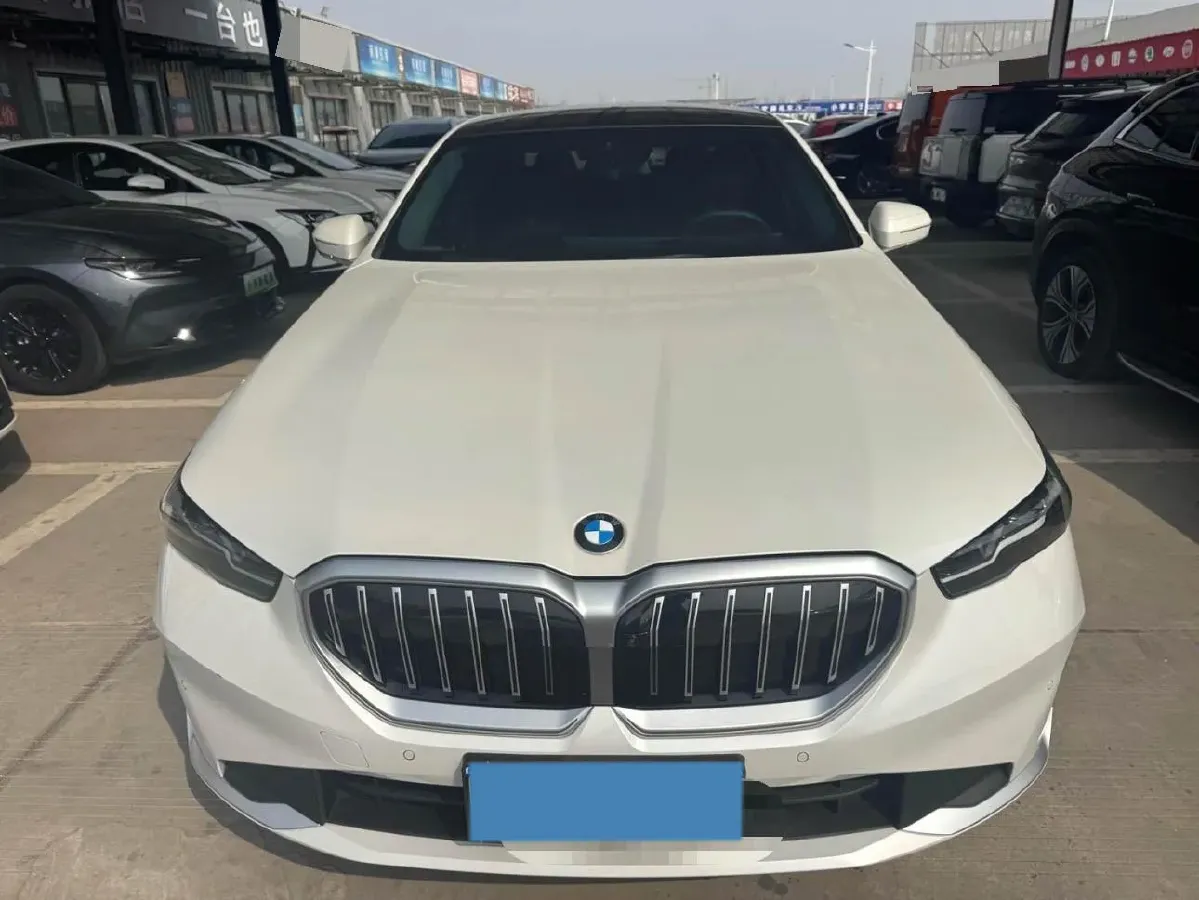 2025 BMW 5 Series 2.0T 258HP L4 8AT,autocango,china used car exporter,china ev exporter,chinese used car exporter,chinese used ev exporter