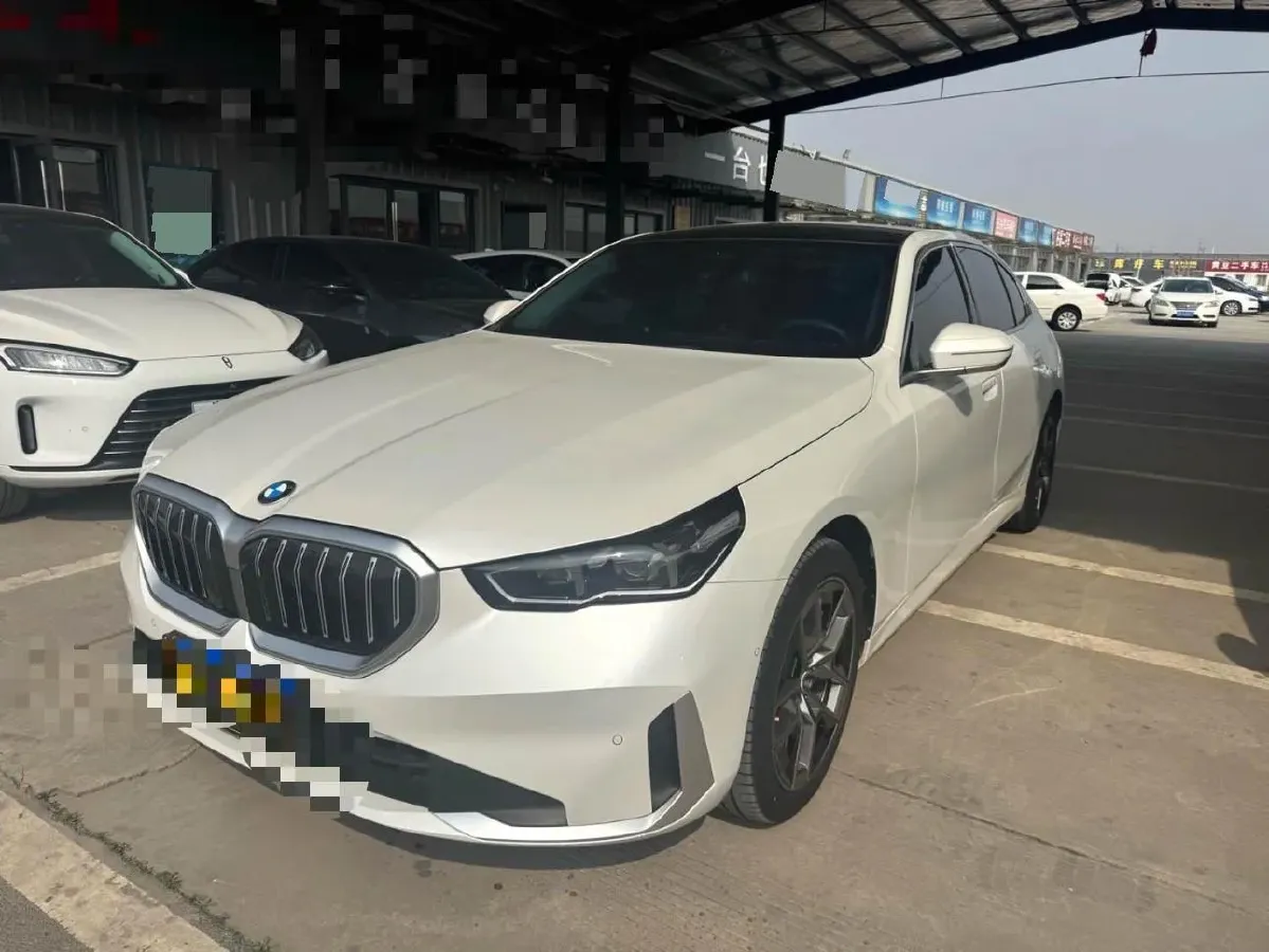2025 BMW 5 Series 2.0T 258HP L4 8AT,autocango,china used car exporter,china ev exporter,chinese used car exporter,chinese used ev exporter