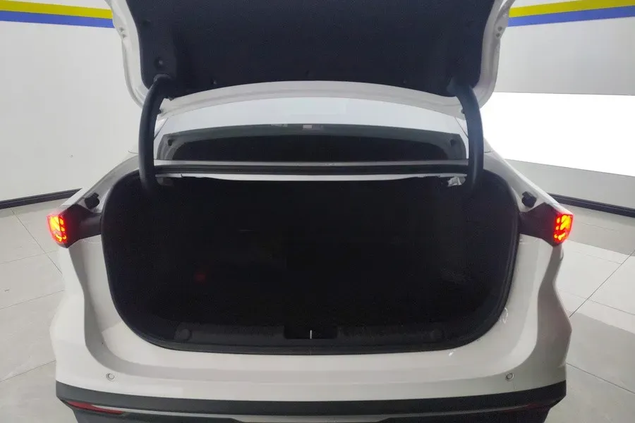 2023 Geely Galaxy L6 1.5T 163HP L4 3DHT PHEV,autocango,china used car exporter,china ev exporter,chinese used car exporter,chinese used ev exporter