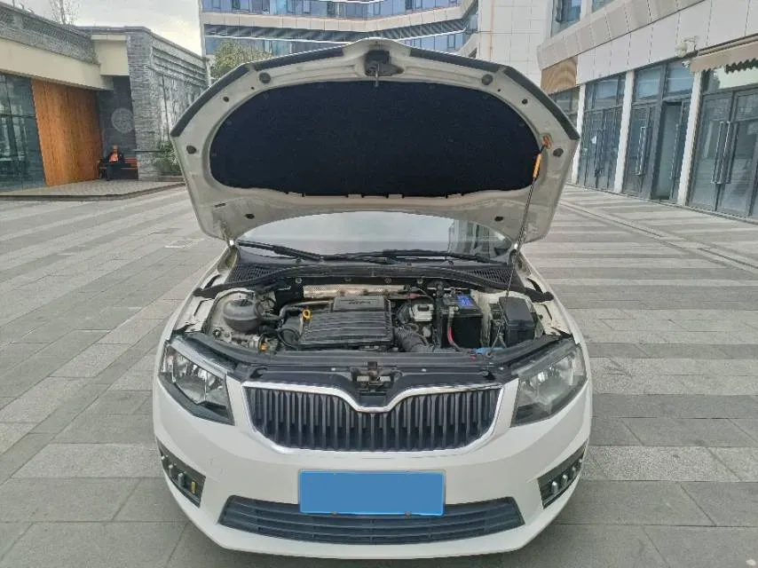 2018 Skoda Octavia 1.6L 110HP L4 5MT,autocango,china used car exporter,china ev exporter,chinese used car exporter,chinese used ev exporter