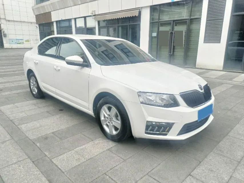 2018 Skoda Octavia 1.6L 110HP L4 5MT,autocango,china used car exporter,china ev exporter,chinese used car exporter,chinese used ev exporter