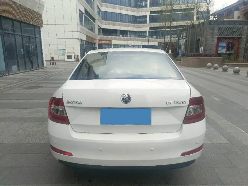 2018 Skoda Octavia 1.6L 110HP L4 5MT,autocango,china used car exporter,china ev exporter,chinese used car exporter,chinese used ev exporter