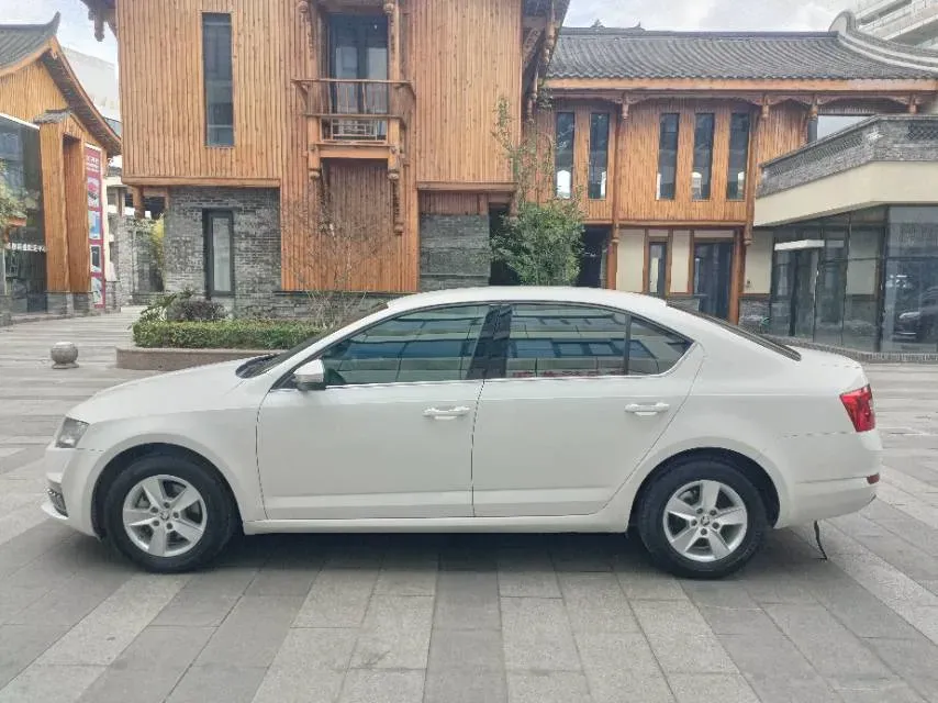 2018 Skoda Octavia 1.6L 110HP L4 5MT,autocango,china used car exporter,china ev exporter,chinese used car exporter,chinese used ev exporter