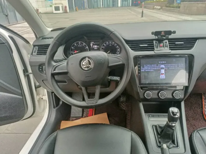 2018 Skoda Octavia 1.6L 110HP L4 5MT,autocango,china used car exporter,china ev exporter,chinese used car exporter,chinese used ev exporter