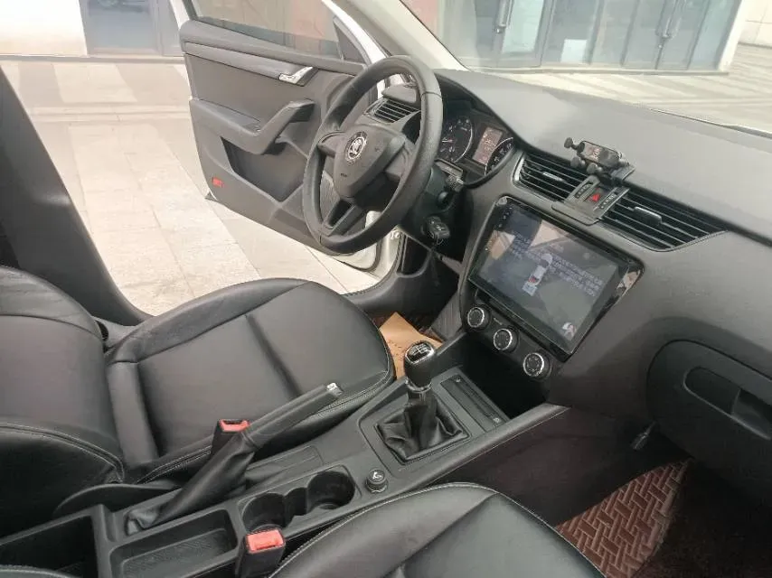 2018 Skoda Octavia 1.6L 110HP L4 5MT,autocango,china used car exporter,china ev exporter,chinese used car exporter,chinese used ev exporter
