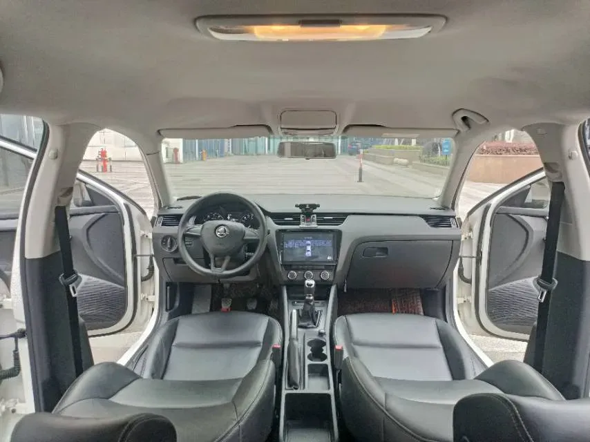 2018 Skoda Octavia 1.6L 110HP L4 5MT,autocango,china used car exporter,china ev exporter,chinese used car exporter,chinese used ev exporter