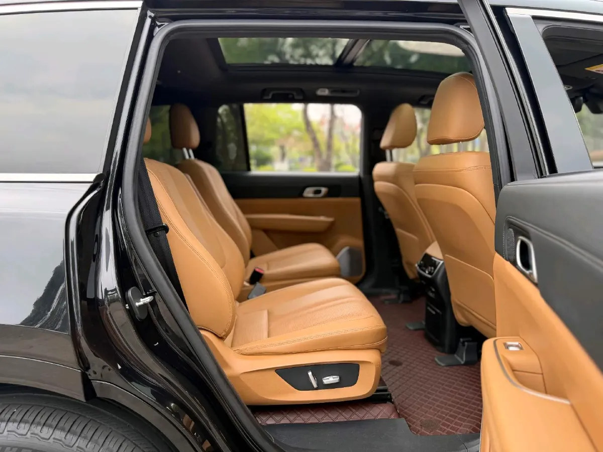 2020 Li ONE Range Extended 131HP REEV 40.5KWH,autocango,china used car exporter,china ev exporter,chinese used car exporter,chinese used ev exporter