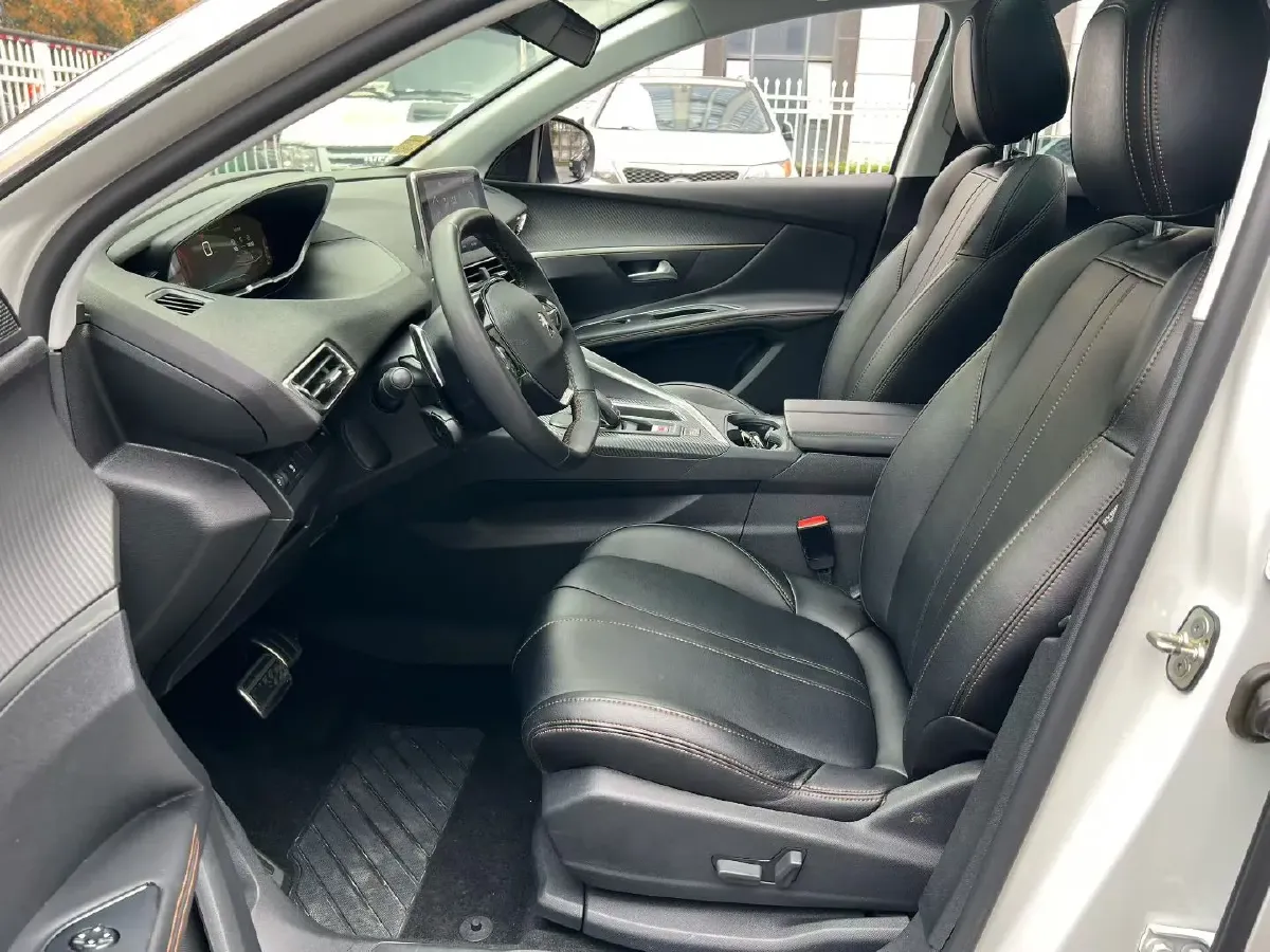 2017 Peugeot 5008 1.8T 204HP L4 6AT,autocango,china used car exporter,china ev exporter,chinese used car exporter,chinese used ev exporter