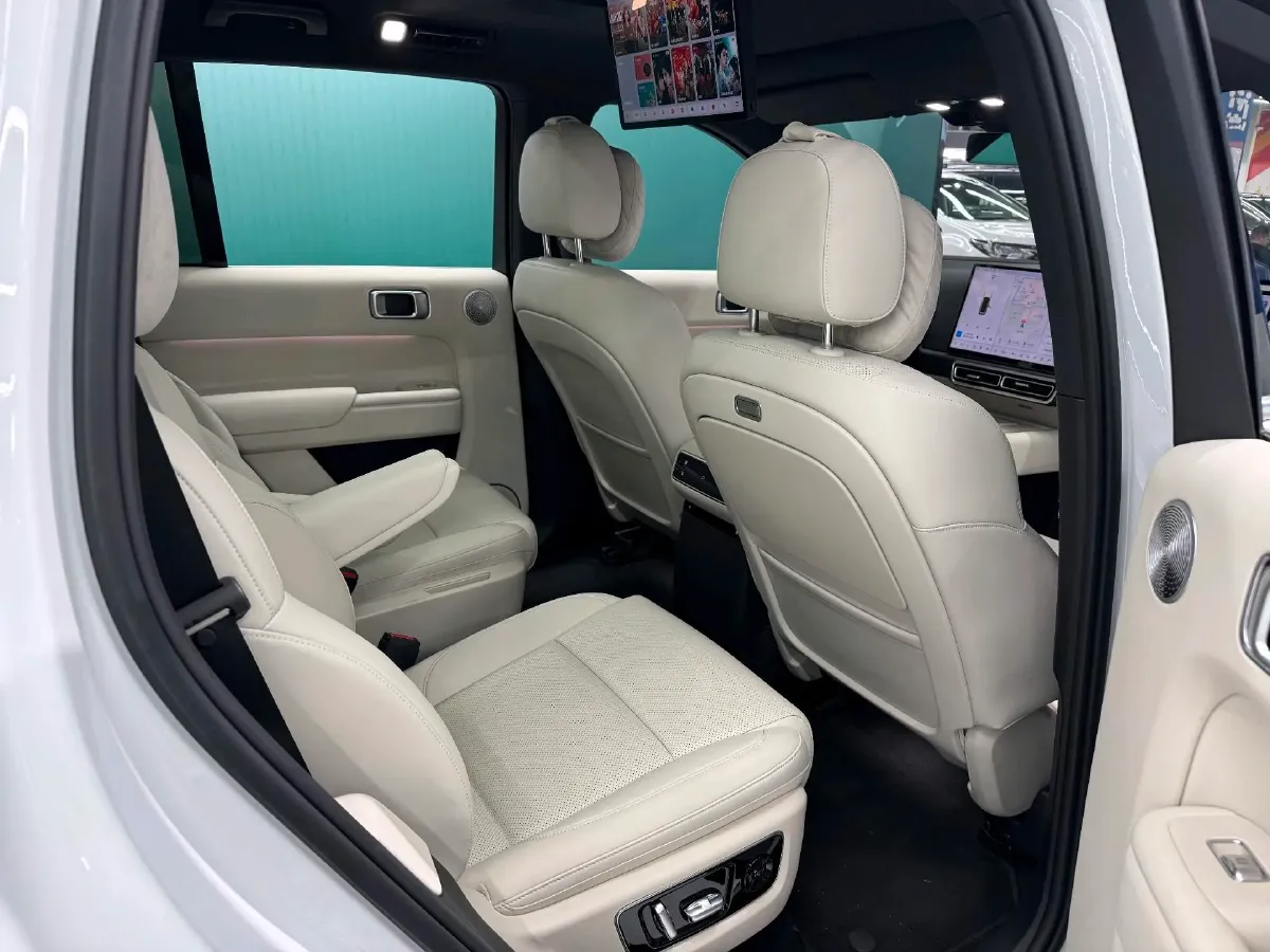 2025 Li L8 Range Extended 154HP REEV,autocango,china used car exporter,china ev exporter,chinese used car exporter,chinese used ev exporter