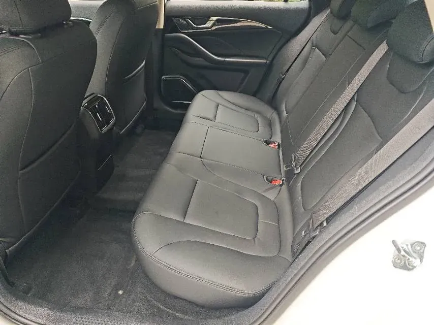 2022 Bestune B70 1.5T 169HP L4 7DCT,autocango,china used car exporter,china ev exporter,chinese used car exporter,chinese used ev exporter