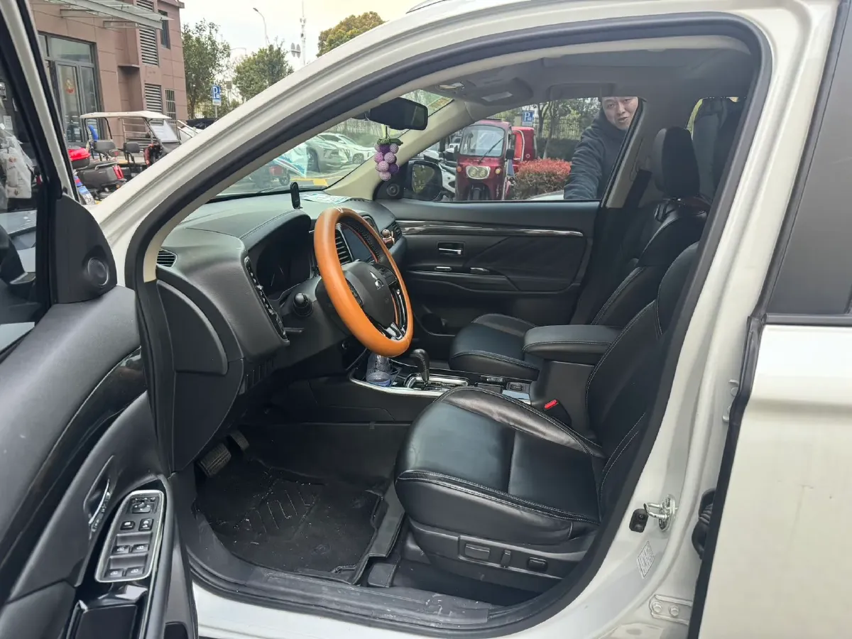 2020 Mitsubishi Outlander 2.0L 166HP L4 CVT,autocango,china used car exporter,china ev exporter,chinese used car exporter,chinese used ev exporter