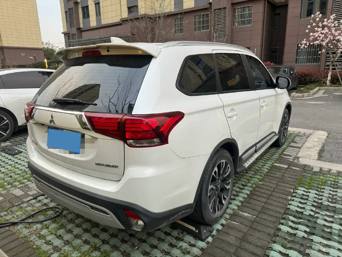 2020 Mitsubishi Outlander 2.0L 166HP L4 CVT,autocango,china used car exporter,china ev exporter,chinese used car exporter,chinese used ev exporter