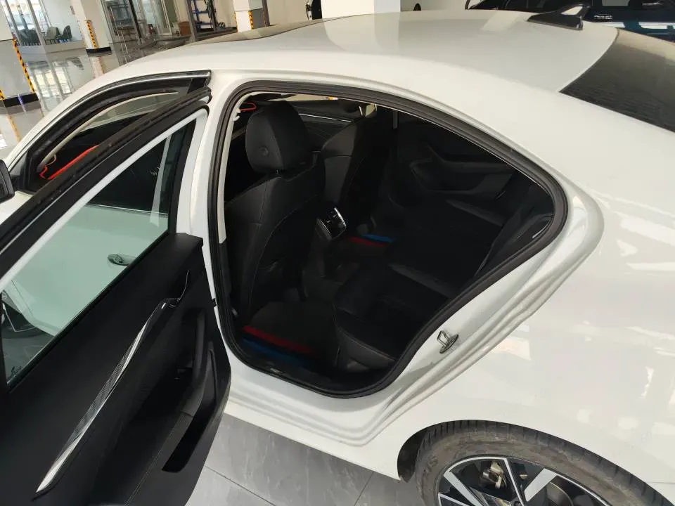 2022 Skoda Octavia 1.4T 150HP L4 7DCT,autocango,china used car exporter,china ev exporter,chinese used car exporter,chinese used ev exporter