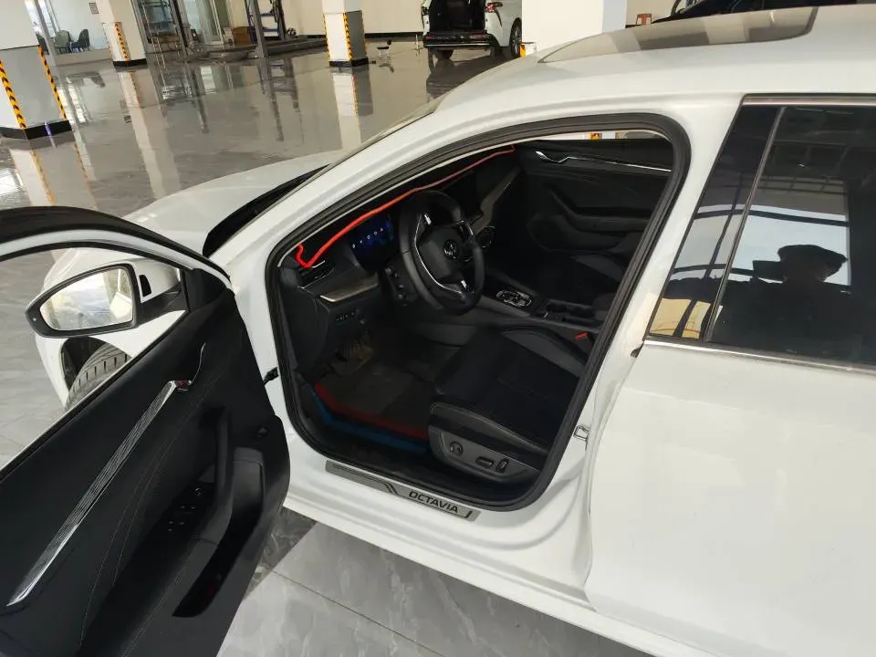 2022 Skoda Octavia 1.4T 150HP L4 7DCT,autocango,china used car exporter,china ev exporter,chinese used car exporter,chinese used ev exporter