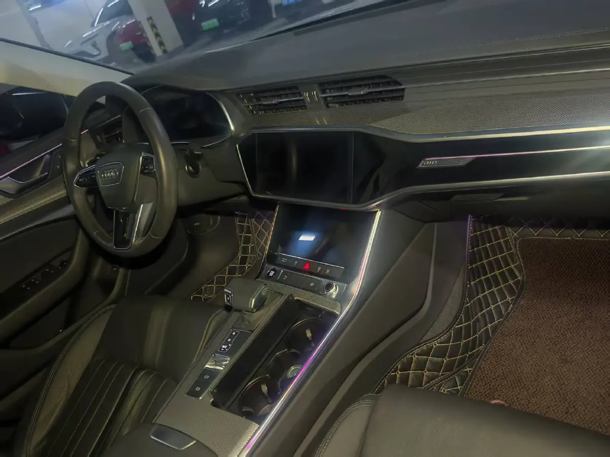 2021 Audi A6L 2.0T 224HP L4 7DCT,autocango,china used car exporter,china ev exporter,chinese used car exporter,chinese used ev exporter