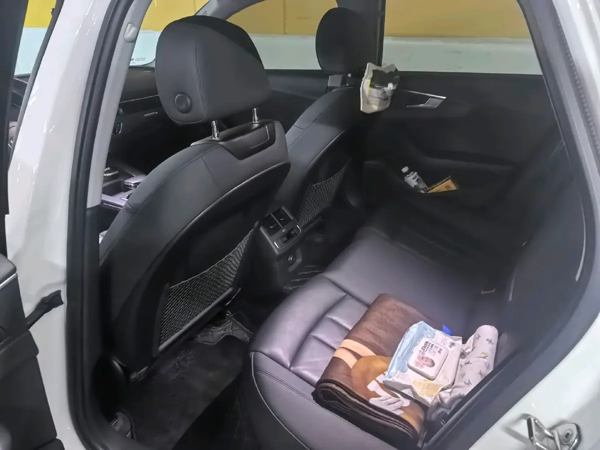 2021 Audi A4 2.0T 252HP L4 7DCT,autocango,china used car exporter,china ev exporter,chinese used car exporter,chinese used ev exporter