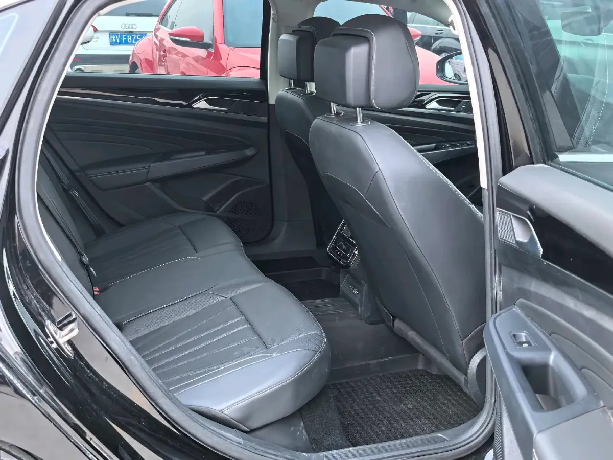 2024 Volkswagen Passat 2.0T 220HP L4 7DCT,autocango,china used car exporter,china ev exporter,chinese used car exporter,chinese used ev exporter