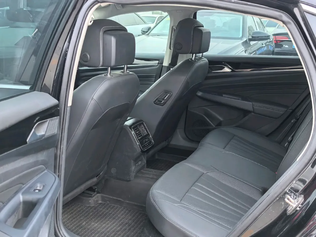 2024 Volkswagen Passat 2.0T 220HP L4 7DCT,autocango,china used car exporter,china ev exporter,chinese used car exporter,chinese used ev exporter