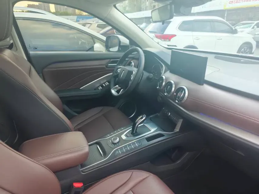 2021 WEY VV6 2.0T 227HP L4 7DCT,autocango,china used car exporter,china ev exporter,chinese used car exporter,chinese used ev exporter