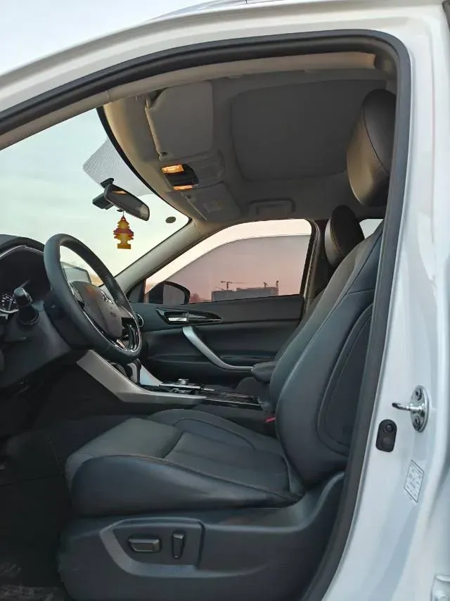 2021 Mitsubishi Eclipse Cross 1.5T 170HP L4 CVT,autocango,china used car exporter,china ev exporter,chinese used car exporter,chinese used ev exporter