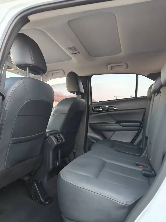 2021 Mitsubishi Eclipse Cross 1.5T 170HP L4 CVT,autocango,china used car exporter,china ev exporter,chinese used car exporter,chinese used ev exporter