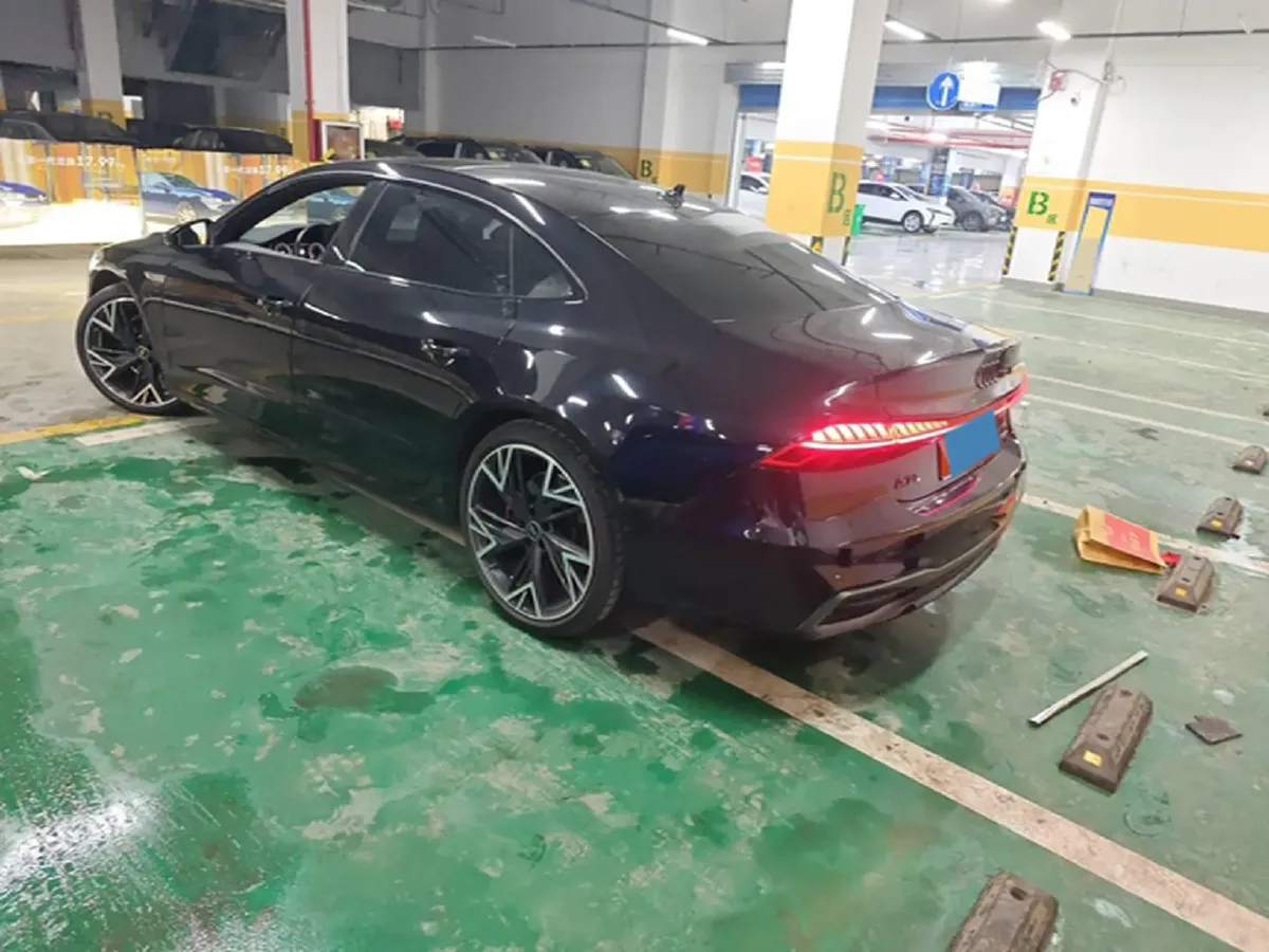 2024 Audi A7L 2.0T 245HP L4 7DCT,autocango,china used car exporter,china ev exporter,chinese used car exporter,chinese used ev exporter