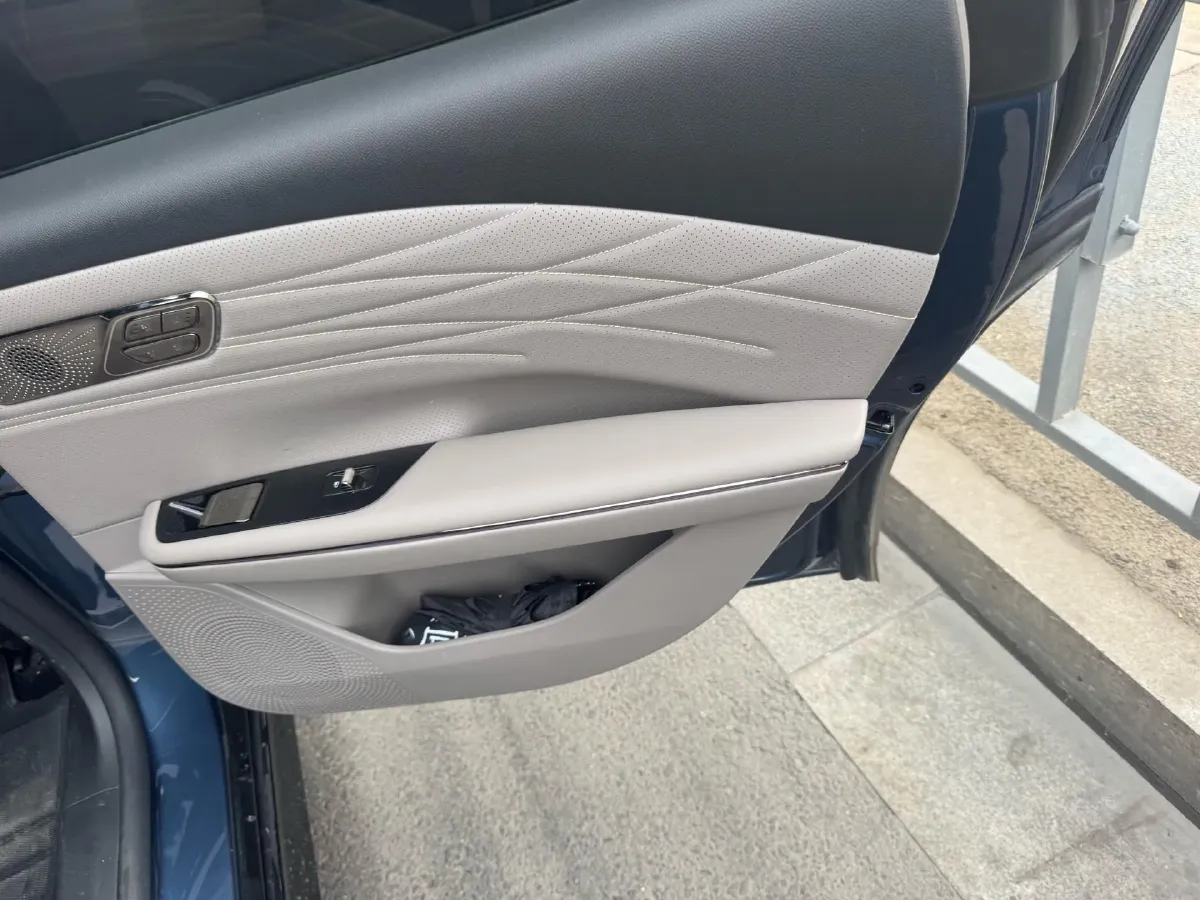 2025 Geely Galaxy Starshine 8 1.5T 163HP L4 3DHT PHEV 18.4KWH,autocango,china used car exporter,china ev exporter,chinese used car exporter,chinese used ev exporter