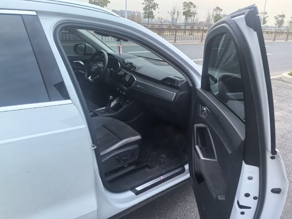 2022 Audi Q3 1.4T 150HP L4 7DCT,autocango,china used car exporter,china ev exporter,chinese used car exporter,chinese used ev exporter